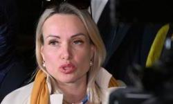 Rusija i Ukrajina: Osam i po godina zatvora za rusku novinarku zbog antiratnog protesta ispred Kremlja