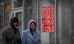 Rublja pada, dok se ruska ratna ekonomija nalazi pod sve većim pritiskom