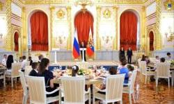 Rusija se suočava sa smanjenjem broja i starenjem stanovništva i pokušava uvesti restriktivne zakone kako bi se borila protiv toga