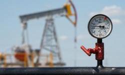 Russia’s oil and gas revenues fall 35% in November, already hurting the budget