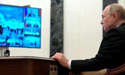 'Vultures' circling Vladimir Putin as aide 'plots coup' and minister 'depressed'