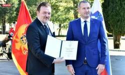 Slovenačka donacija: U kasarni “Milovan Šaranović” obavljena primopredaja sedam brdskih topova za Počasnu gardu