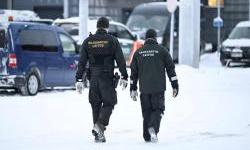 Finland closes entire border with Russia after tensions over asylum seekers