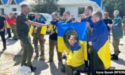 Kyiv, Moscow Swap Prisoners As Ukraine Marks Independence Day